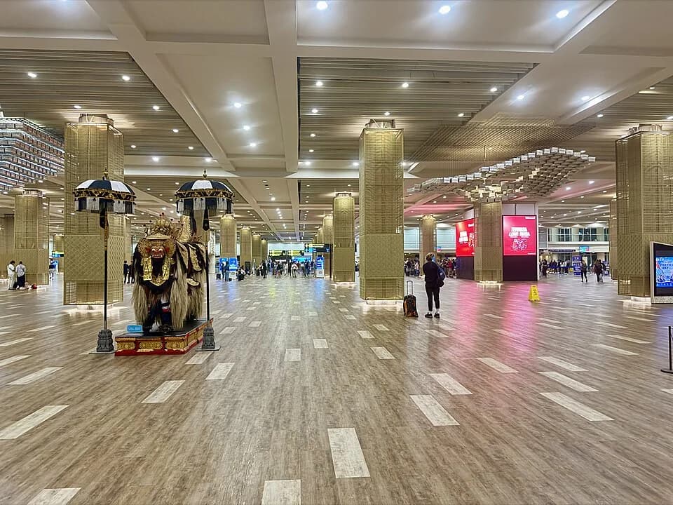 ングラ・ライ国際空港のターミナル