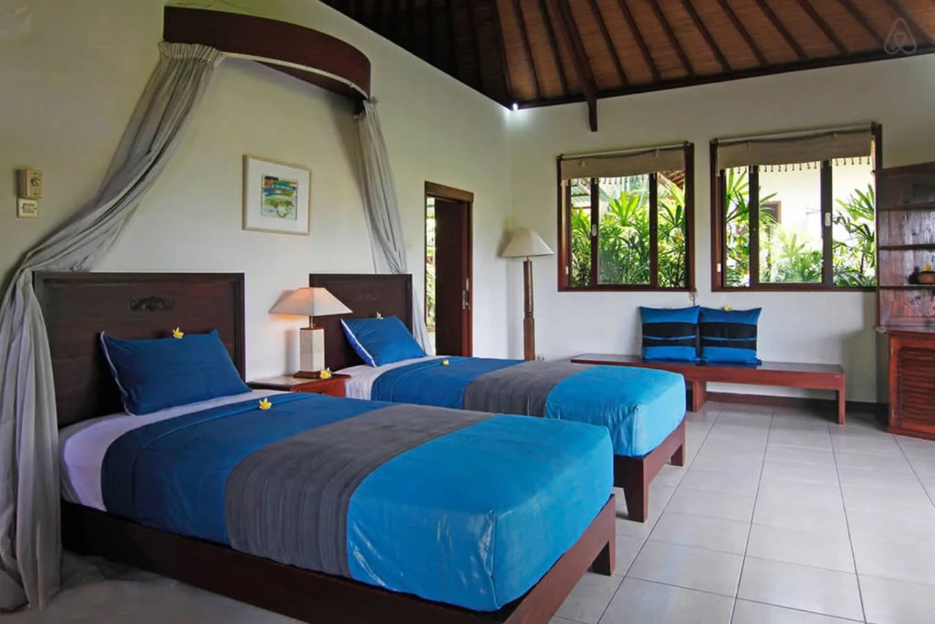 Twin-bed room at Rumah Wayan