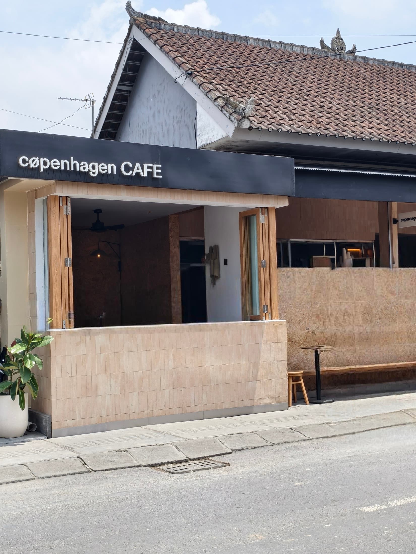 Cafe and morning atmosphere in Canggu